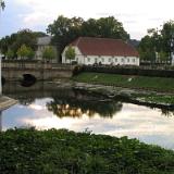 1201S 19 Schloss Neuhaus Sep 03